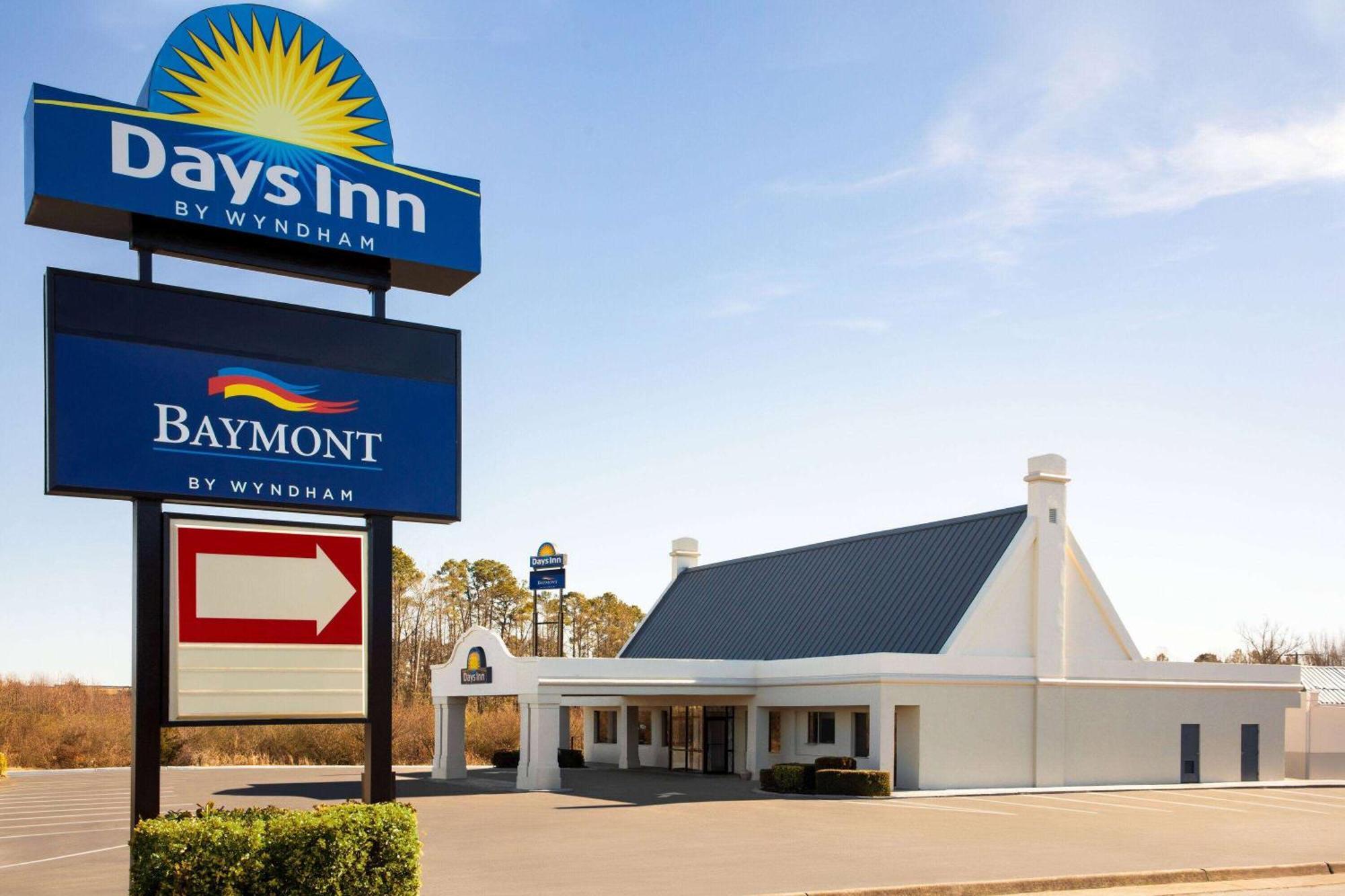 Days Inn By Wyndham Емпория Екстериор снимка